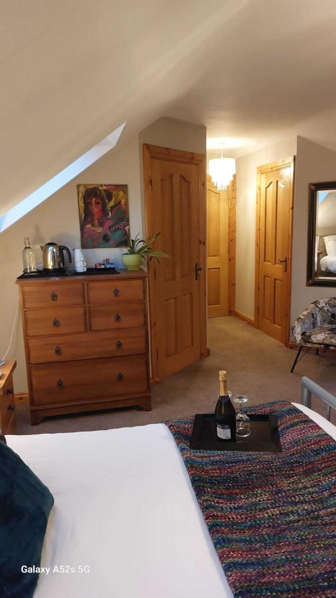 Dunhill Cottage B&B Hillsborough Szoba fotó