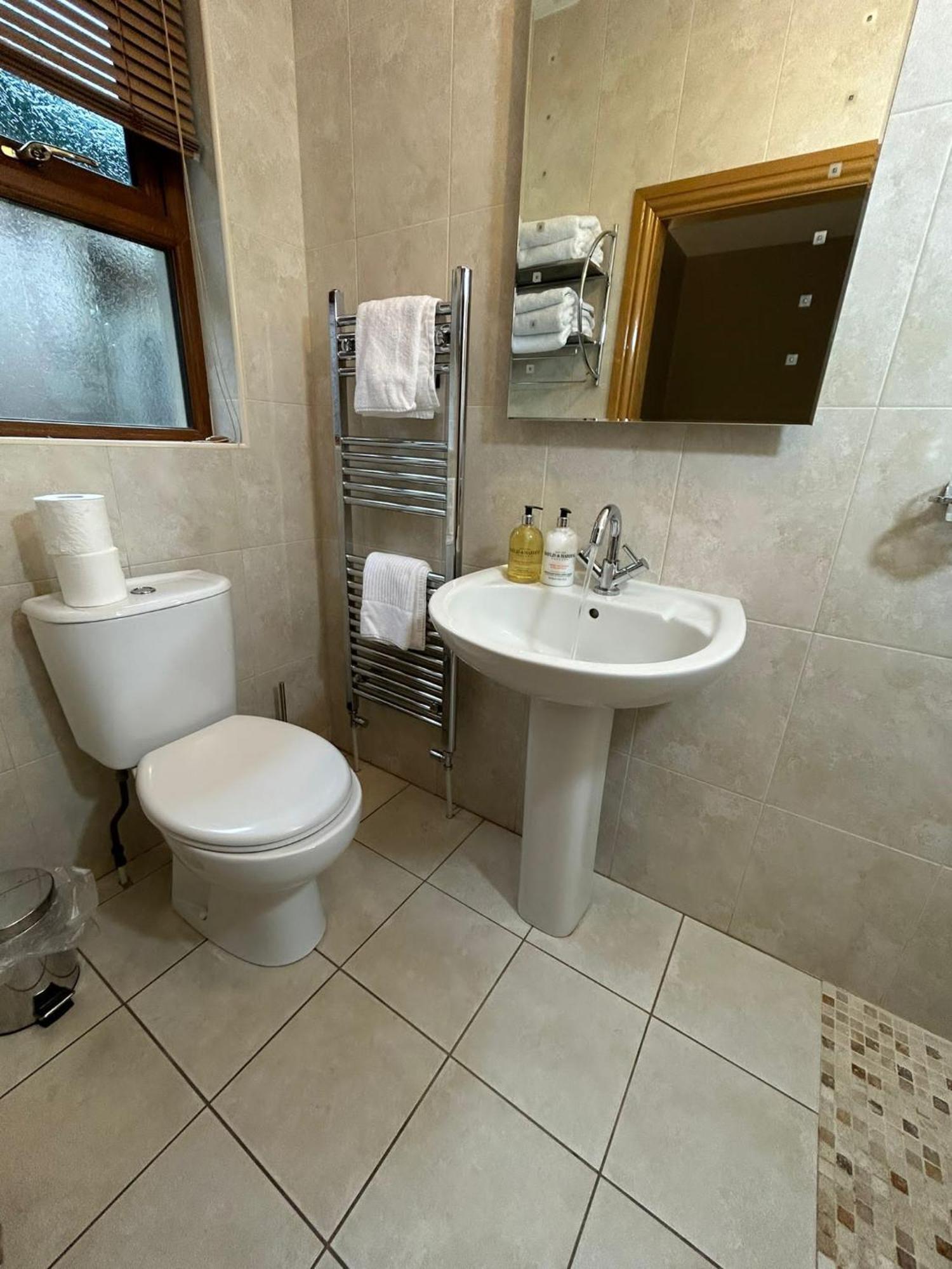 Dunhill Cottage B&B Hillsborough Szoba fotó